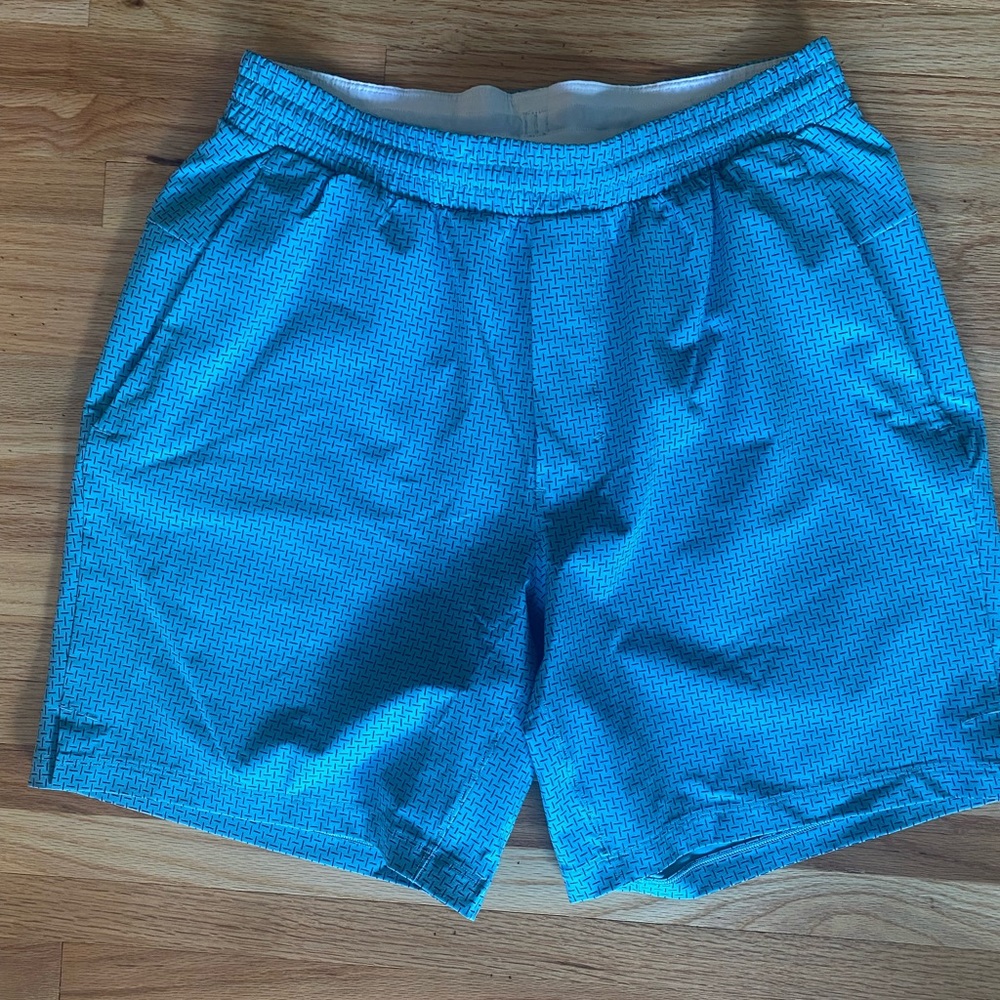 Lululemon Channel Cross Swim Trunk 7”  Size: Medium